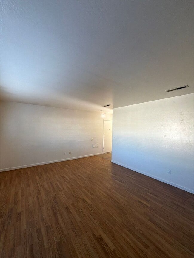 Building Photo - 707-709 Via Maria