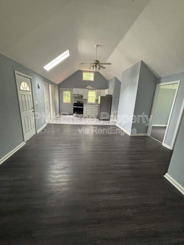 Foto principal - 887 Edwards Rd