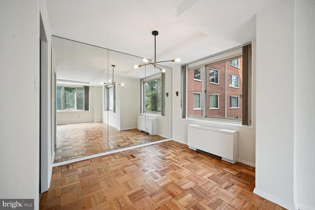 Foto del edificio - 4000 Tunlaw Rd NW