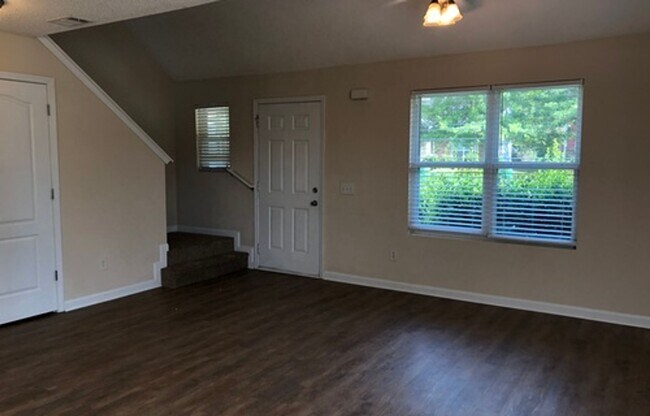 Foto del edificio - PRE-LEASING FOR AUGUST 2025!  1/2 OFF SECU...