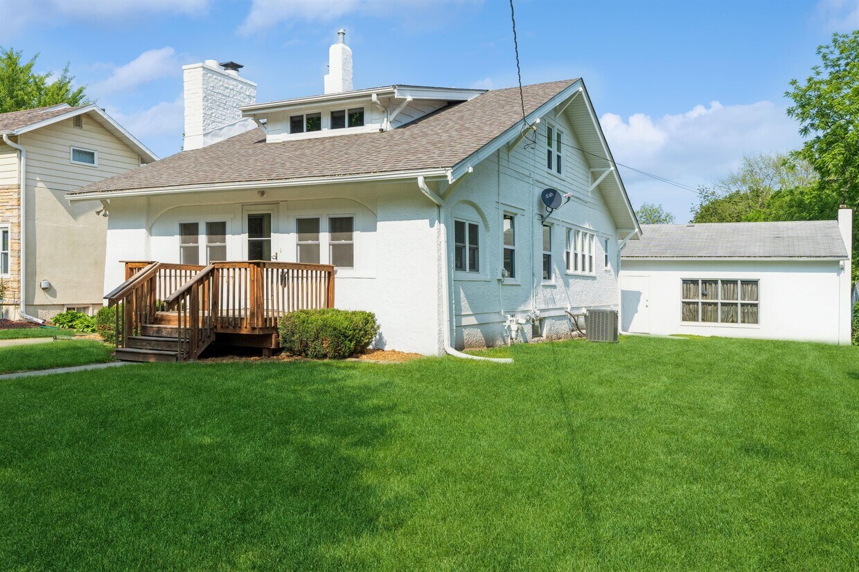 1315 39th St, Des Moines, IA 50311 House for Rent in Des Moines, IA