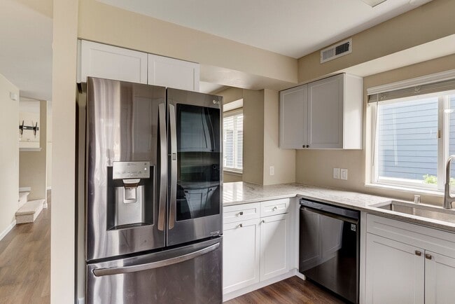 Building Photo - Tri-Level 2 Bed, 2 .5 bath Home near Ft. N...