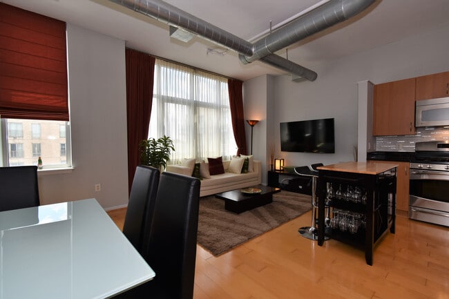 Foto del edificio - Incredible 11th Floor 2BR/2BA Condo Blocks from the Metro in Vibrant Mount Vernon Triangle!