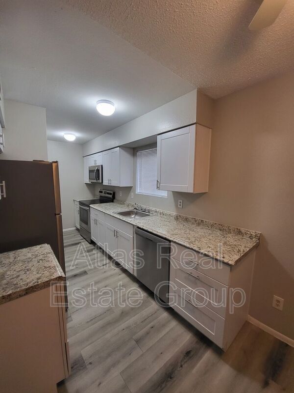 Foto del edificio - 755 W 1st Ave