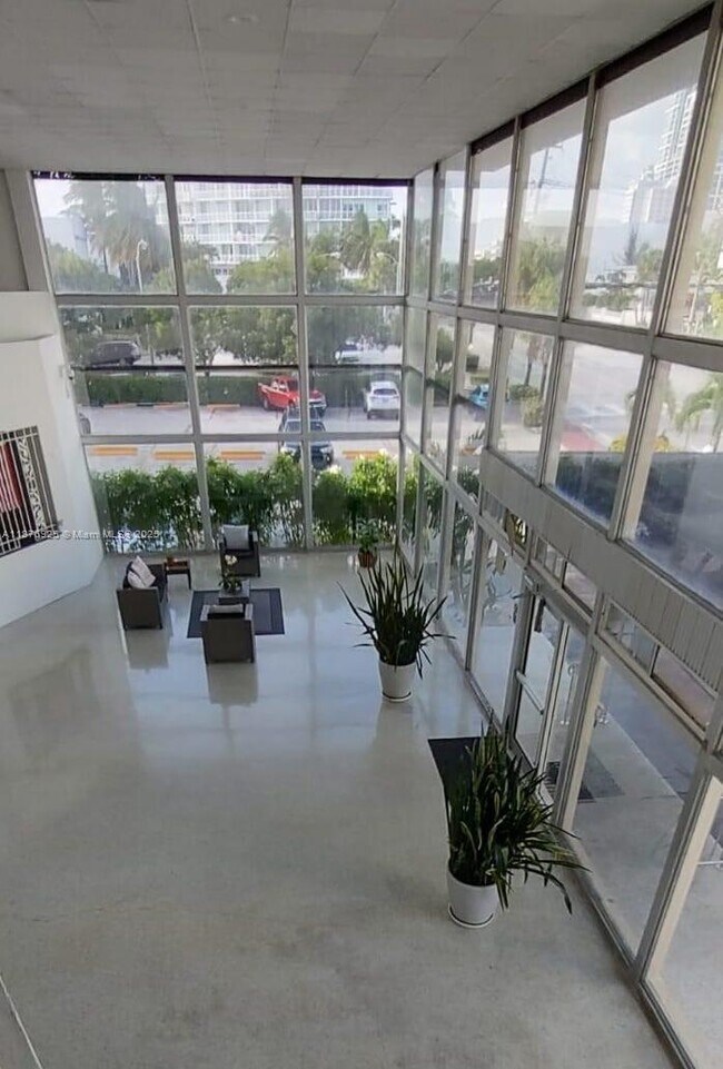 Foto del edificio - 6484 Indian Creek Dr