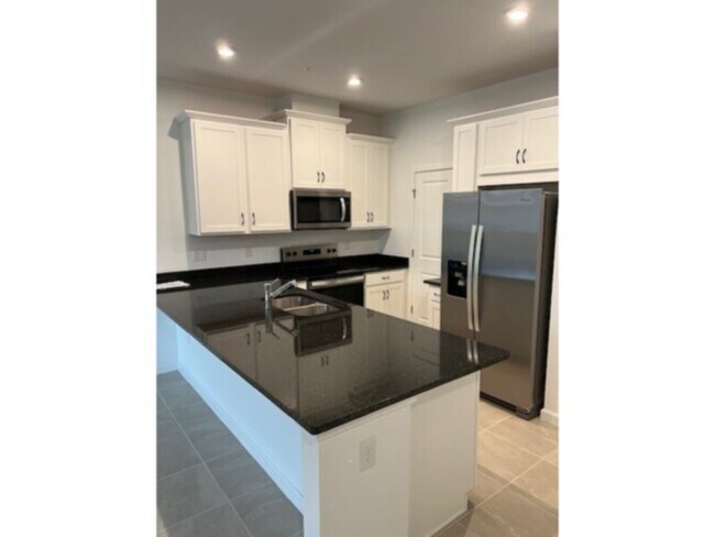 Foto del edificio - 3 bed 2.5 bath townhome at Gardenia Reserve