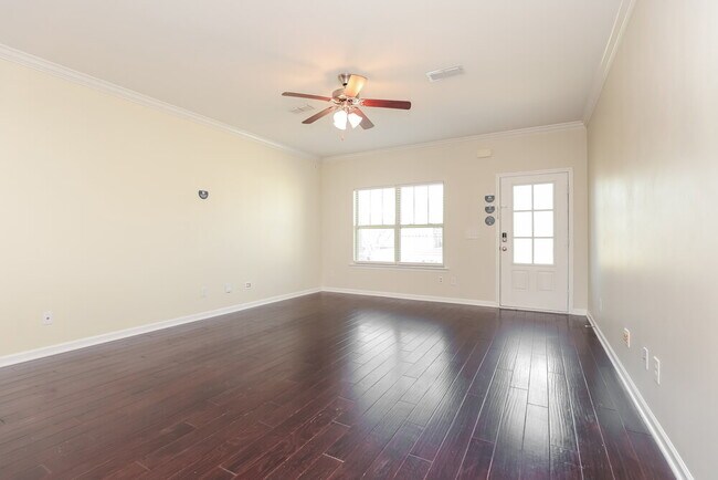 Building Photo - 4008 Fox Run N
