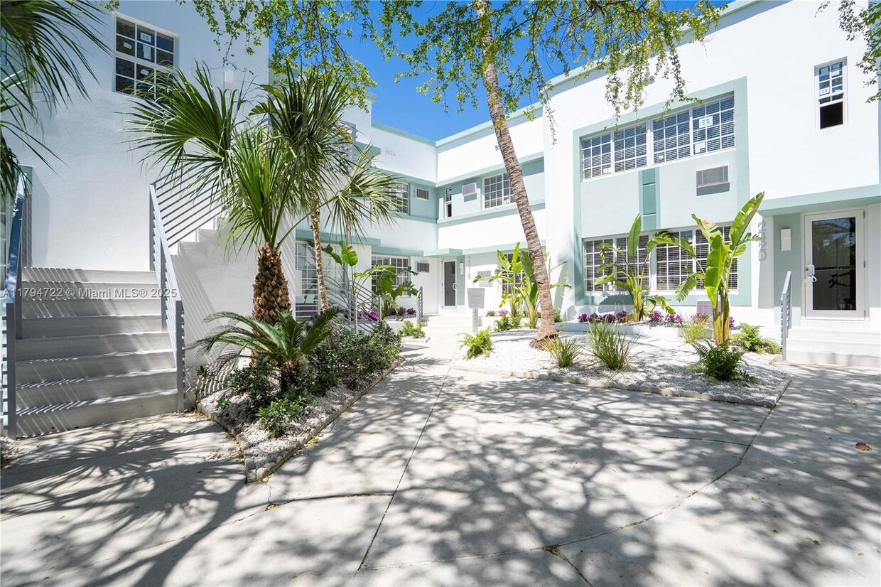 Foto principal - 2416 Flamingo Dr