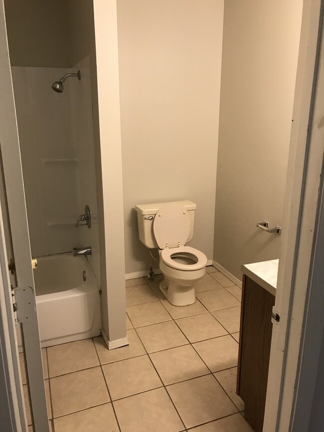 Photo - 924-926 N Oakland Avenue Apartment