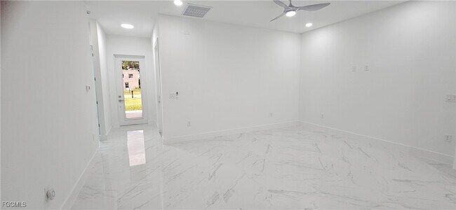Building Photo - 929 Eisenhower Blvd