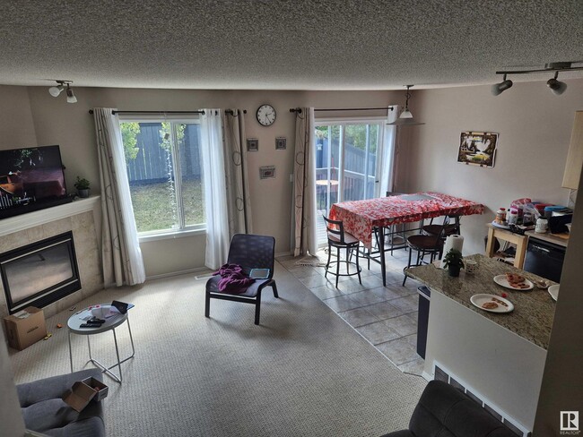 Photo du bâtiment - 120 Magrath Rd NW