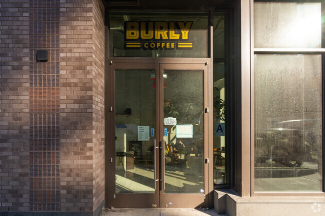 Entrance - 540 Waverly