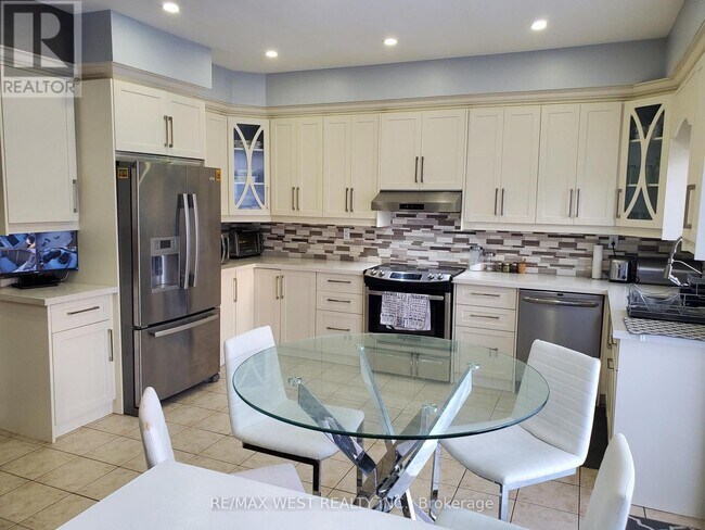 Building Photo - 63 Village Lake Crescent