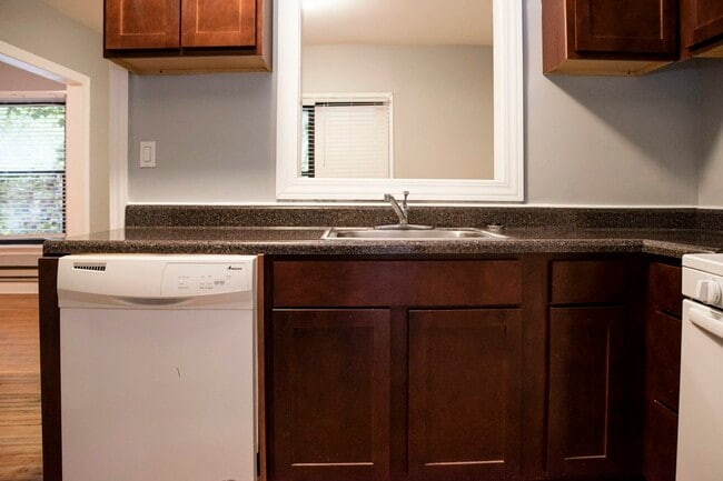 Photo - 732 W Roscoe St Apartment