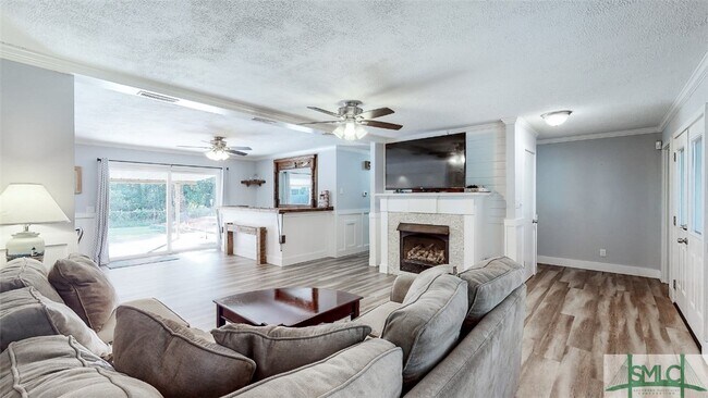 Building Photo - 13014 Largo Dr