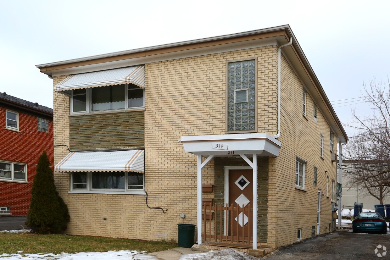 319 S Hale St, Addison, IL 60101 Apartments at 319 S Hale St Addison