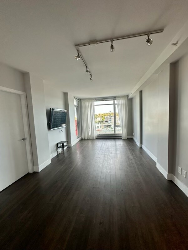 Building Photo - 1090 Johnson St