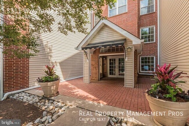 Foto del edificio - 3311 Wyndham Cir