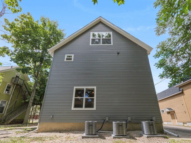 Foto del edificio - 2 br, 2 bath House - 1307 S State St Unit #2