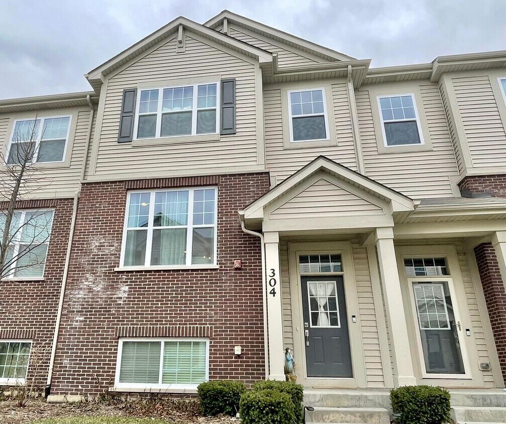 Primary Photo - 304 Lexington Ln