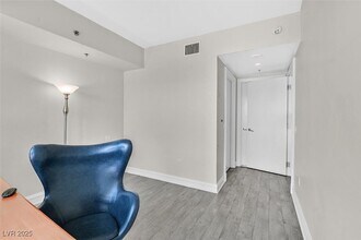 Building Photo - 2700 S Las Vegas Blvd