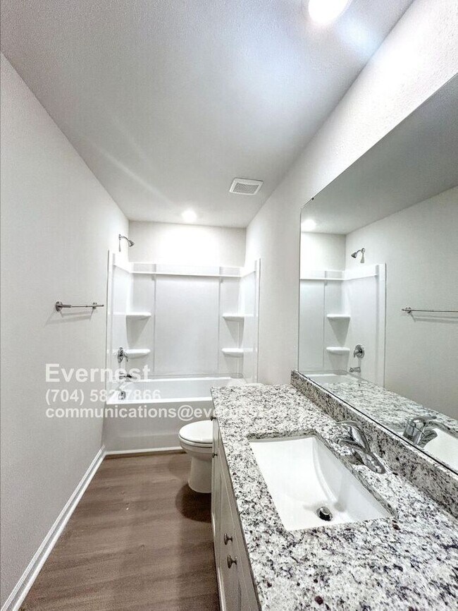 Foto del edificio - 3 Bed, 2.5 Bath Townhome with Attached Garage and Modern Amenities / voucher accepted / Pet-frien...