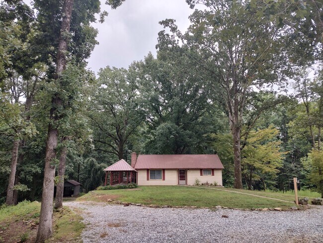 Foto del edificio - 1684 Rockford Creek Rd