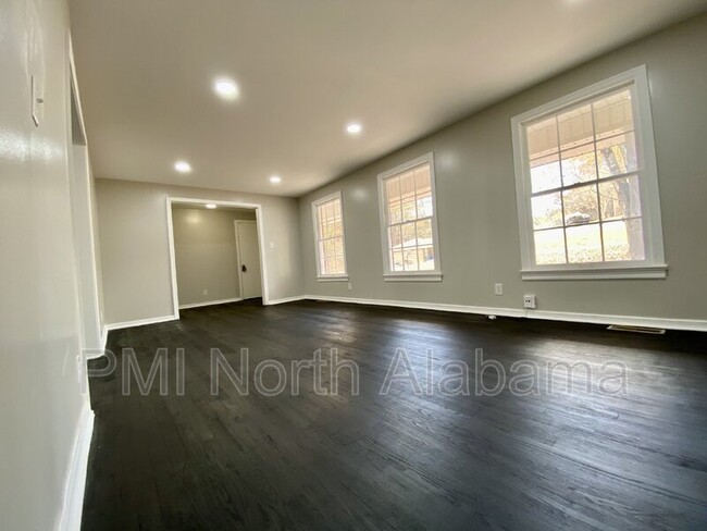 Foto del edificio - 69 E Lakeside Dr