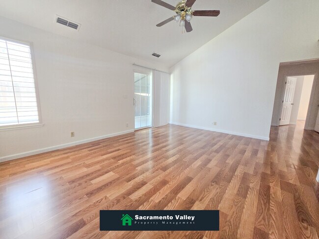 Foto del edificio - 8282 Meadowhaven Dr