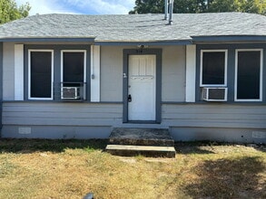 Building Photo - 214 E Huff Ave