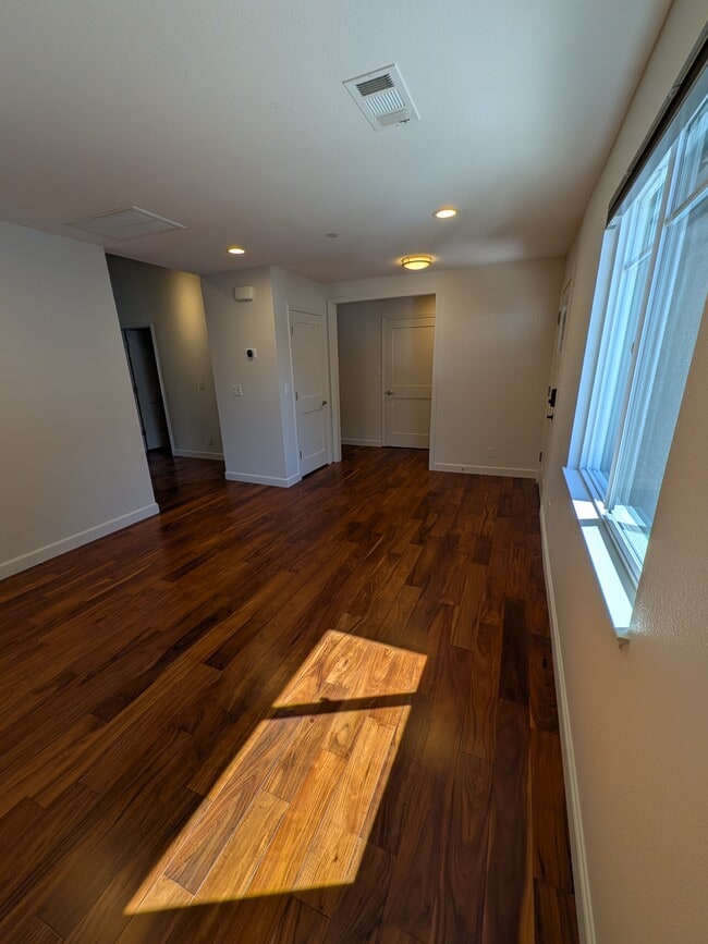 Building Photo - 344 Orchard Ave