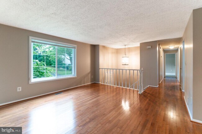 Building Photo - 5906 Oak Leather Dr