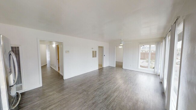 Building Photo - 8BD/3BA, Large Yard w/ Turf!