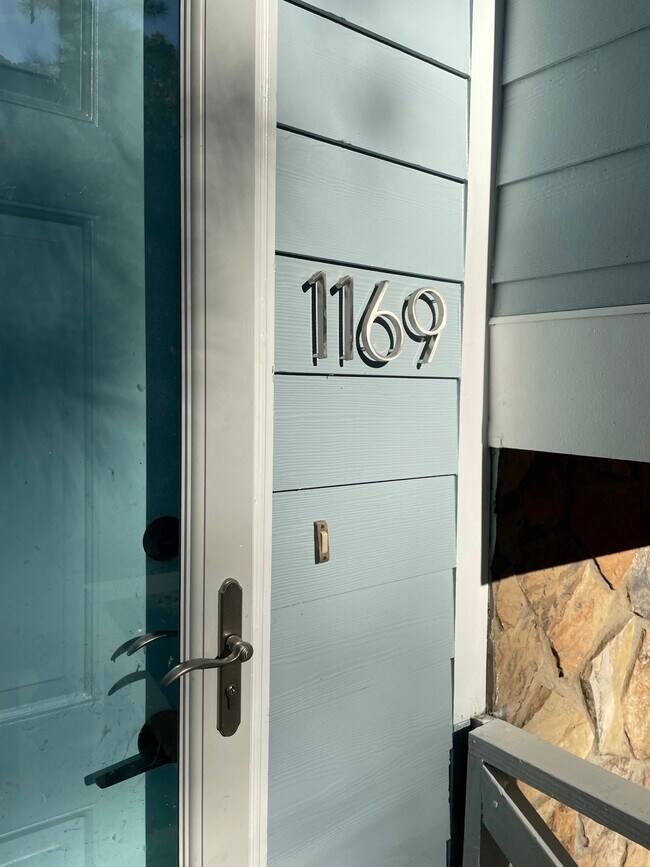 Foto del edificio - 1169 Hillcrest Ct