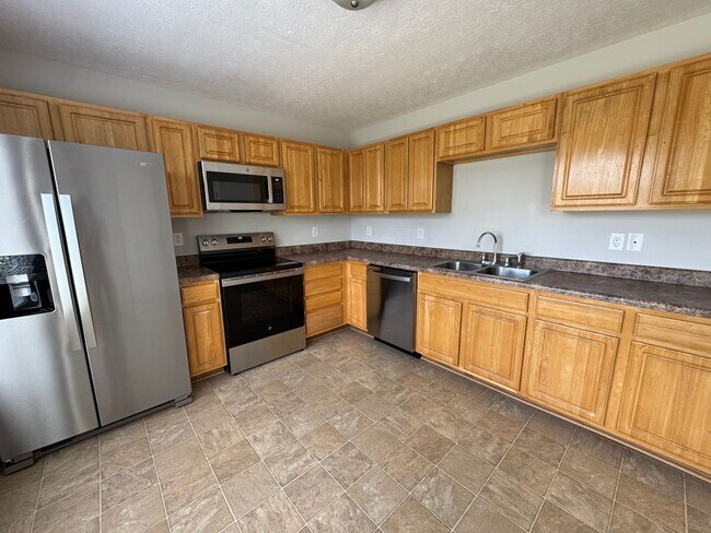Foto del edificio - Newly Renovated 3BR 2BA home close to GM, ...