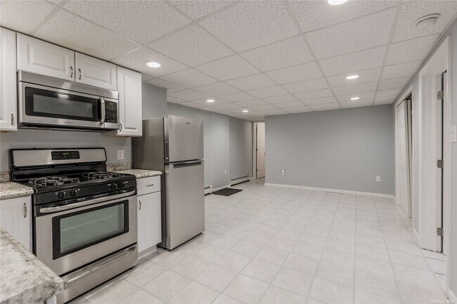 Building Photo - 648 Larkfield Rd