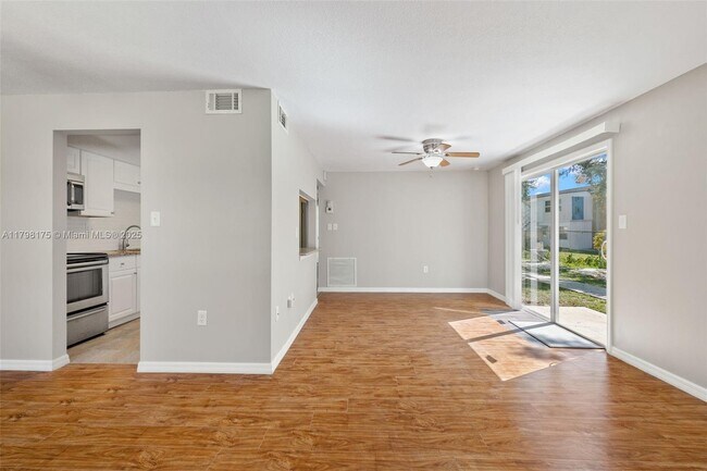 Foto del edificio - 22291 Westchester Blvd