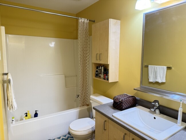 Building Photo - 244 Selby St