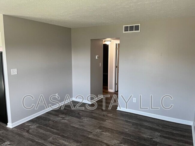 Building Photo - 4815 Saddlebrook Ln