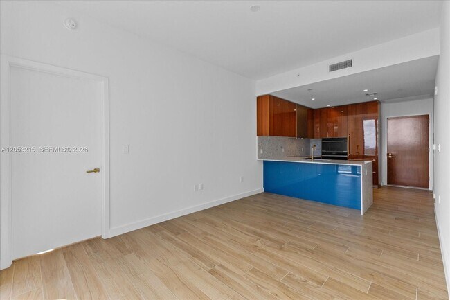 Foto del edificio - 2678 Tigertail Ave