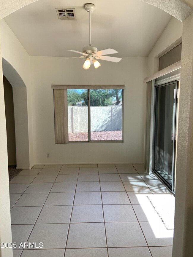 Foto del edificio - 9069 W Behrend Dr