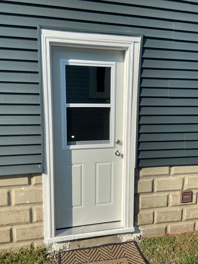 Building Photo - 7532 Jefferson Ave