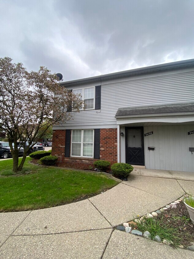 Primary Photo - 34106 Garfield Cir
