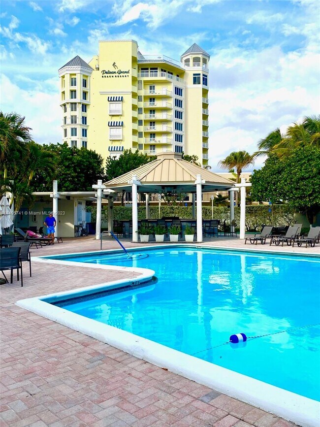 Foto del edificio - 1905 N Ocean Blvd