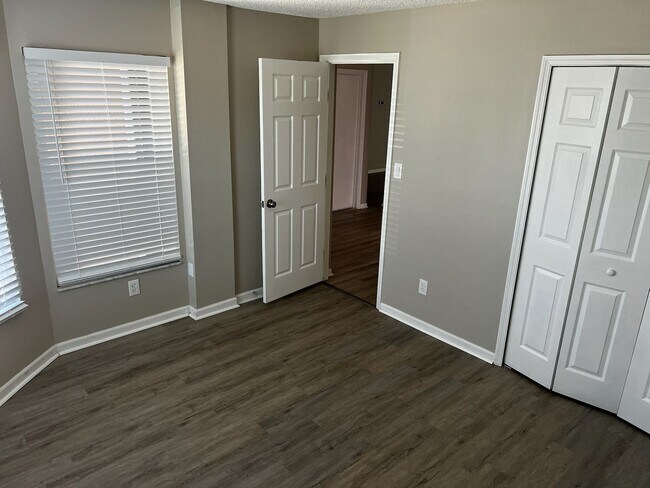 Building Photo - Beautiful 3 bedroom 2 bath home.