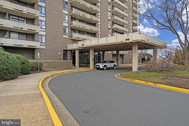 Building Photo - 1800 Old Meadow Rd