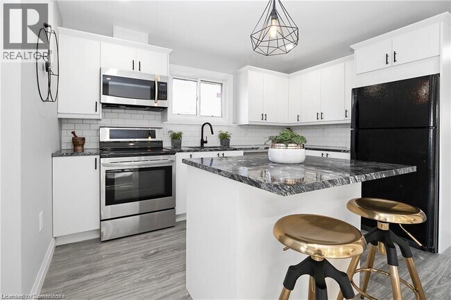 Photo du bâtiment - 254 W 31st St