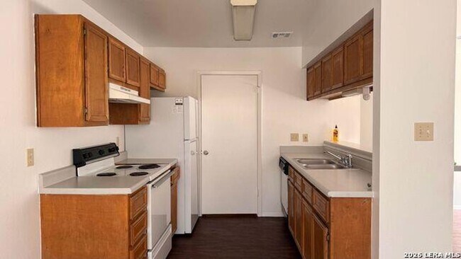 Building Photo - 2203 Creekside Ln