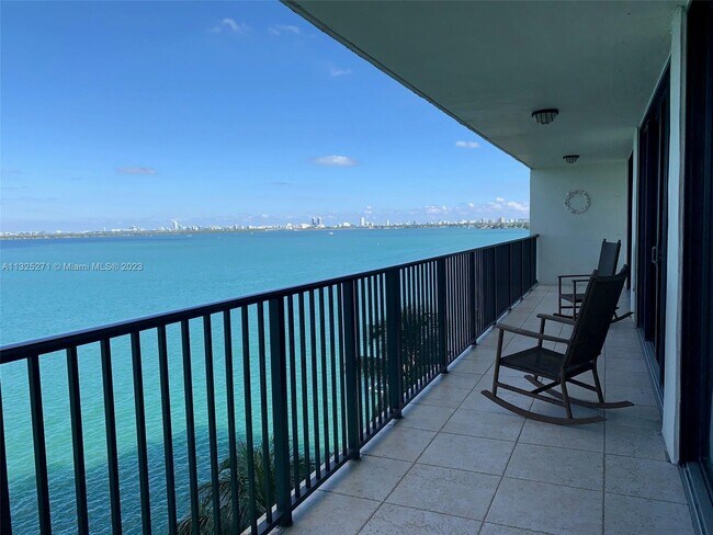 Foto del edificio - 801 N Venetian Dr