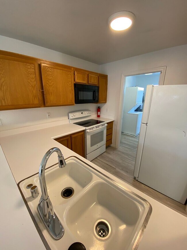Foto del edificio - Americana Property Mgmt - Condo 2b - 2b in...